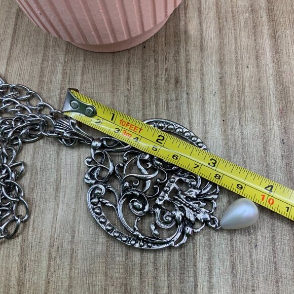Avon Vintage Silver Tone Ornate Faux Pearl Pendant Necklace - Picture 5 of 6